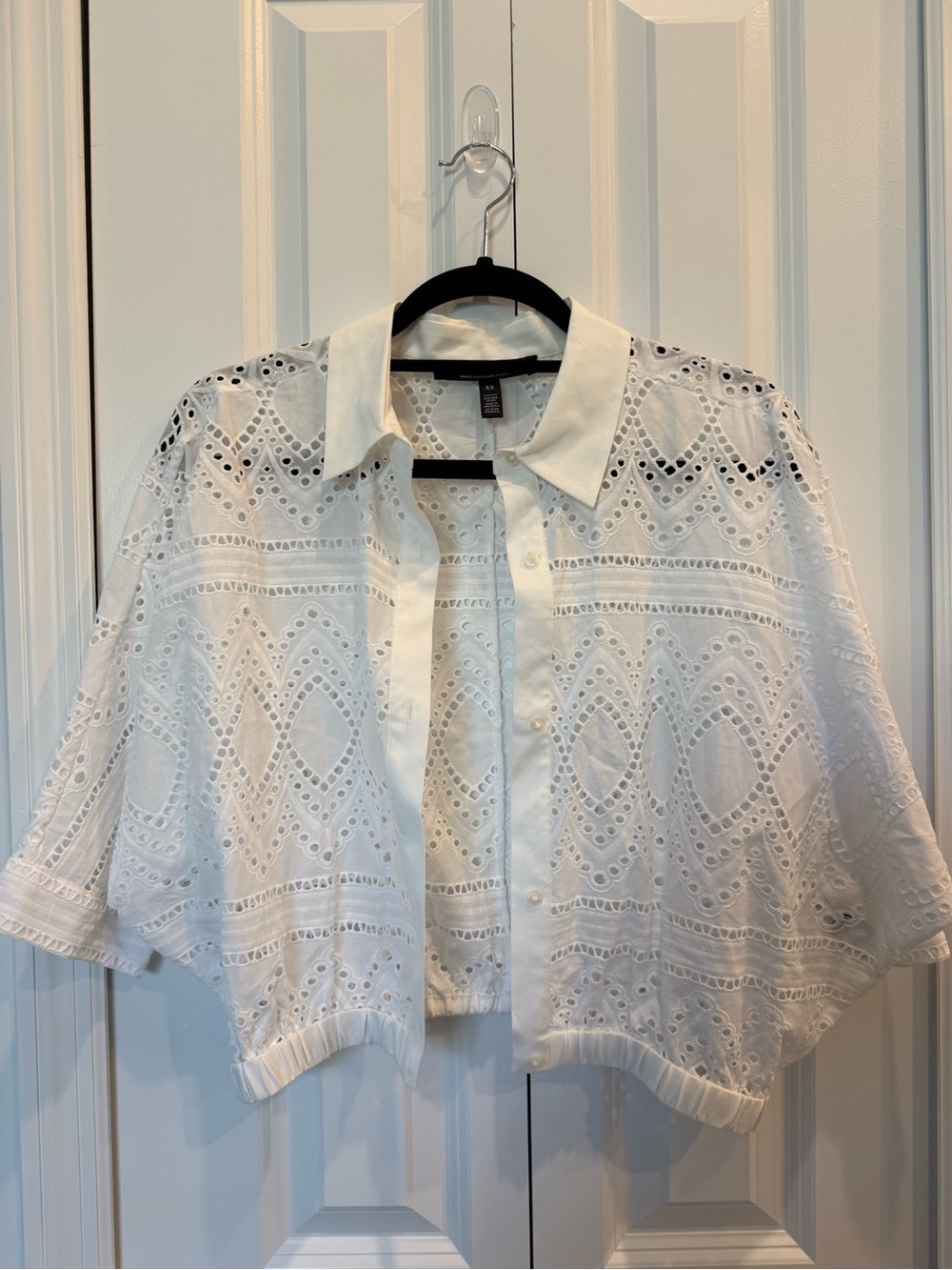 NWOT White House Black Market Kimono Sleeve Eyelet Blouse - Picture 2 of 4
